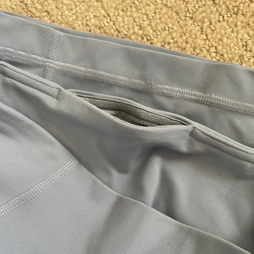 Lululemon - Picture 3 of 5
